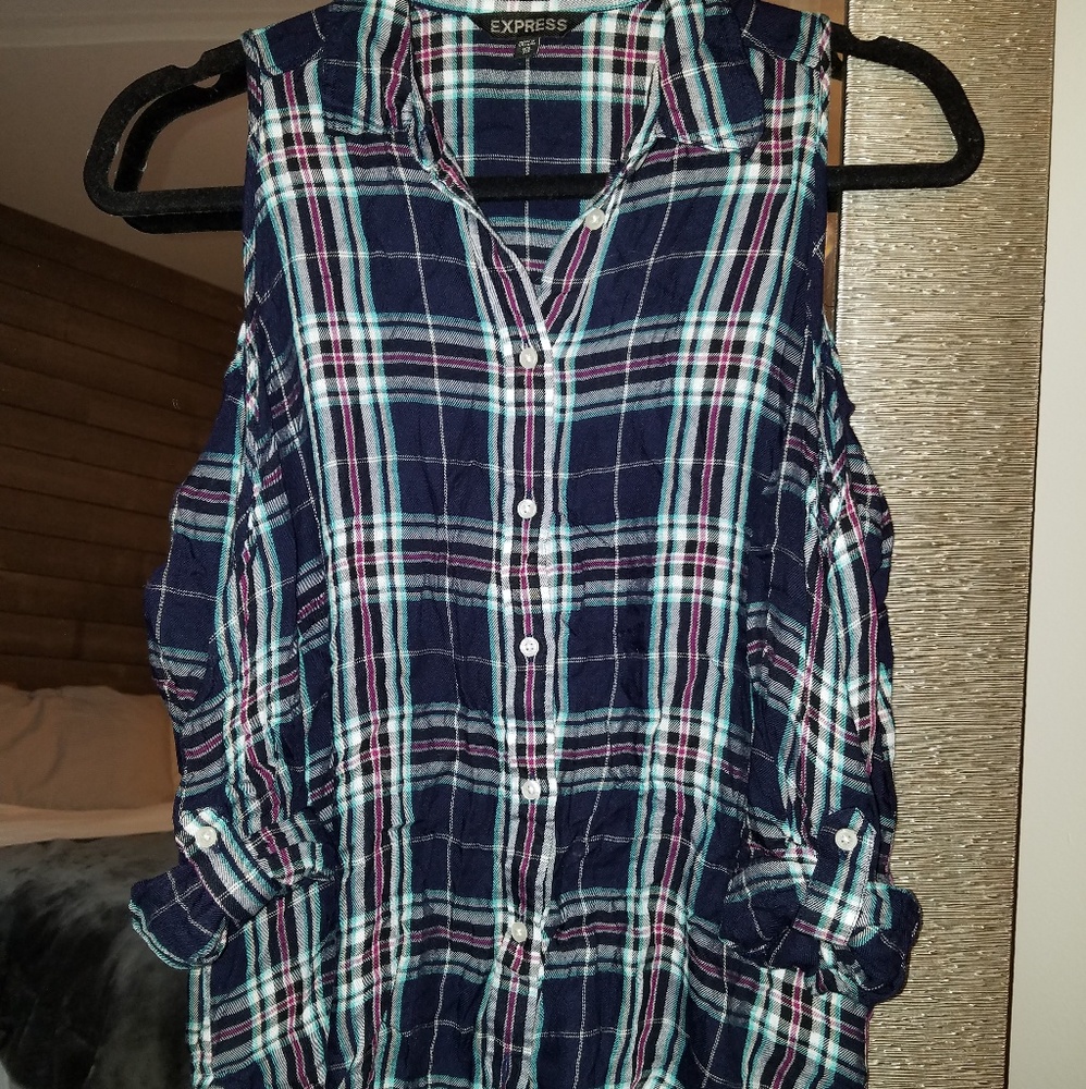 Open shoulder shirt